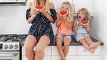 Gemas! Lihat Kompaknya Momen Makan Keluarga Happy Grey Lucky