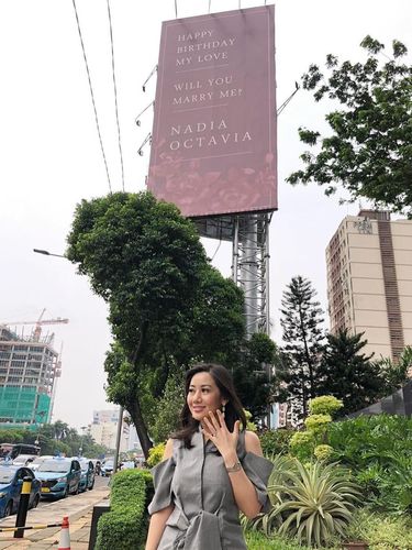 Viral, Pria Pasang Billboard di Jalan Gatot Subroto untuk 