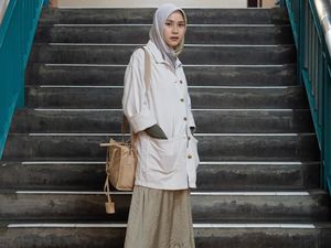 Punya 4 Anak, Gaya Zaskia A. Mecca Ini Masih Cocok Dipakai ke Kampus