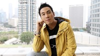Seperti orang yang salah mengira dirinya dengan Joe Taslim saat awal-awal film The Raid.