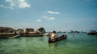 Bisa naik perahu nelayannya juga, asyik! (Sendy Aditya Saputra/Istimewa/Kemenpar)