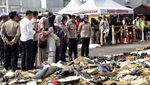 Keluarga Korban Pesawat Lion Air JT 610 Kunjungi Posko Tanjung Priok