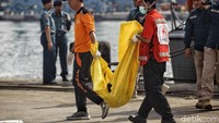 Sampai saat ini data terakhir tercatat terdapat 34 kantong jenazah yang sudah diberangkatkan ke RS Polri dari posko evakuasi.