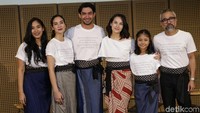 Para pemain Teater Bunga Penutup Abad saat ditemui di Galeri Indonesia Kaya, Jakarta Pusat pada Rabu (31/10). Pool/Palevi S/detikFoto.