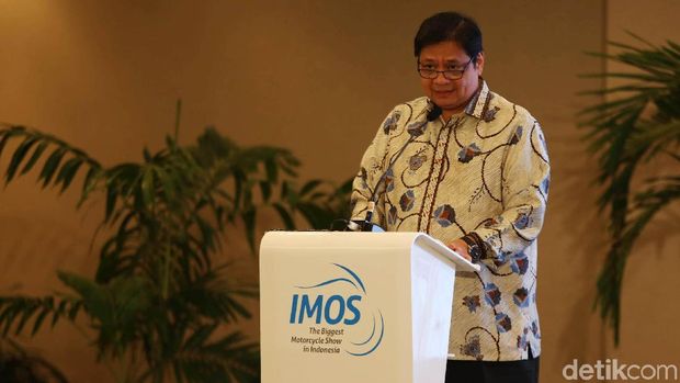 Menperin Airlangga Hartarto memberikan sambutan di IMOS 2018