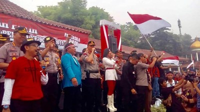 Puluhan Ribu Peserta Ikuti Kirab Merah Putih