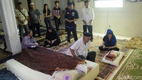 Ibunda Eko Patrio, Jamini binti Sumopardi meninggal pada Selasa sore di Rumah Sakit Mitra Keluarga Kelapa Gading, Jakarta Utara. Pool/Noel/detikFoto.