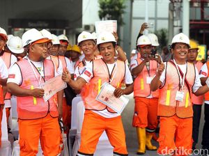 Senangnya Tenaga Kerja Konstruksi Terima Sertifikasi dari Jokowi