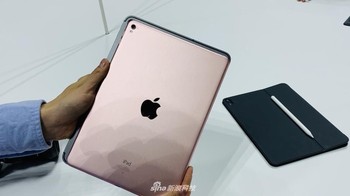 iPad Pro terbaru punya layar yang lebih lapang dengan dimensi yang tidak jauh berbeda dari generasi sebelumnya. Foto: Sina Mobile