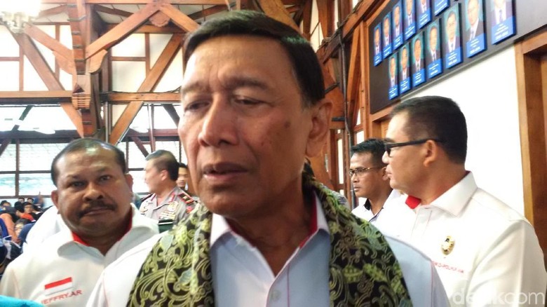 Wiranto Minta Kasus Pembakaran Bendera Tidak Terus Diributkan Wiranto Minta Kasus Pembakaran Bendera Tidak Terus Diributkan