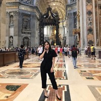 Emang orangnya (Adya) suka nggak ketebak dan suka surprise. Yang penting bisa nikah sama orang yang aku sayang dan sayang sama aku juga, udah bahagia. More than enough, ungkap Nadia. Foto: Instagram @nadia.oct