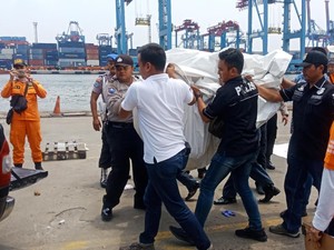 KNKT Pindahkan Tabung Pesawat Lion Air JT 610