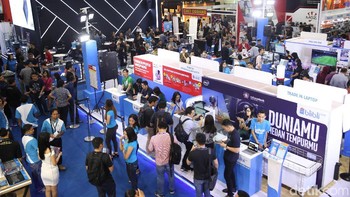 Begini salah satu pemandangan keramaian di Indocomtech 2018 pada hari Rabu ini. (Foto: Agung Pambudhy/detikINET)