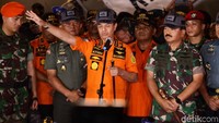 Hingga saat ini pencarian dan evakuasi terus dilakukan sejumlah pihak.