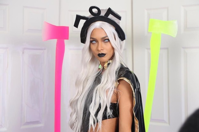 Penampilan dramatis Lais Ribeiro sebagai Storm. Foto: Instagram