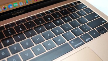 Penampakan bagian keyboardnya. Foto: Pocket Lint