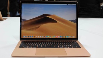 MacBook Air terbaru hadir dengan layar 13,3 inch dengan bezel hitam tipis 50% dari sebelumnya. Layarnya punya 4 juta pixel yang menjanjikan warna lebih tajam. Foto: Pocket Lint