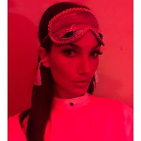 Lily Aldridges menjadi model klasik Audrey Hepburn di Halloween tahun ini. Foto: Instagram