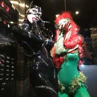 Martha Hunt menjadi kucing terseksi dalam kostum Catwoman. Foto: Instagram