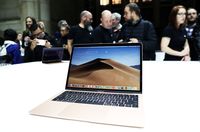 Saham Apple Anjlok, Trump Tak Peduli karena Dibuat di China 