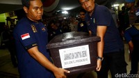 Jenazah korban Lion Air JT 610 yang teridentifikasi bernama Jannatun Cintya Dewi akan dibawa ke Sidoarjo, Jawa Timur.