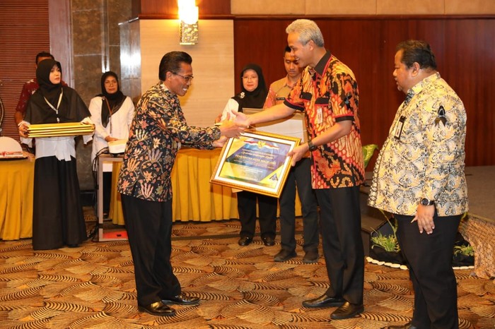 Wujud Empati, Ganjar Kenakan Pita Hitam untuk Korban Lion Air JT 610