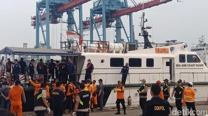 KPLP Bawa 2 Kantong Jenazah Berisi Anggota Tubuh Korban Lion Air