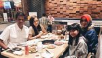 Intip Wajah Imut Beby Tsabina Saat Ngopi dan Tiup Kue Ultah