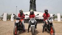Sebelum bertolak ke Cirebon, Road Warriors 2018 menyempatkan mendatangi salah satu monumen bersejarah di kota Karawang yakni Tugu Rengasdengklok, Karawang.