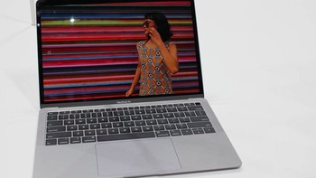 Perangkat ini mulai dijual dengan harga USD 1.199 atau sekitar Rp 15,2 juta untuk spek prosesor Core i5 1,6 GHz, RAM 8 GB dan SSD 128 GB. Foto: Pocket Lint