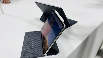 Kini untuk mengisi ulang Apple Pencil hanya cukup menempelkannya ke bodi iPad. Foto: Sina Mobile