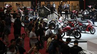 IMOS 2018 diramaikan merek sepeda motor anggota AISI yaitu Honda, Yamaha, Suzuki, dan Kawasaki, serta merek motor lain di luar AISI seperti KTM, Royal Enfield, Peugeot Motocycles, SYM, SM Sport, Nozomi, Vespa dan Piaggio. 