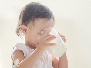 3 Risiko Anak Terlalu Banyak Minum Susu hingga Tak Mau Makan