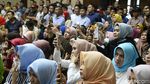 Wali Kota Kendari Divonis, Pendukungnya Menangis