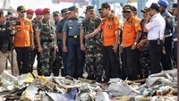 Panglima TNI Marsekal Hadi Tjahjanto mendatangi posko evakuasi pesawat Lion Air JT 610 di Dermaga JICT 2, Tanjung Priok, Rabu (31/1). Dia akan berkoordinasi dengan Basarnas terkait pencarian korban jatuhnya pesawat di perairan Karawang, Jawa Barat.