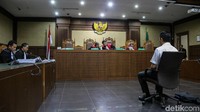 Jaksa KPK Kresno A Wibowo saat membacakan surat tuntutan di Pengadilan Tipikor Jakarta, Jalan Bungur Besar Raya, Jakarta Pusat, Rabu (31/10/2018), mengatakan terdakwa Fayakhun Andriadi terbukti bersalah melakukan tindak pidana korupsi secara berlanjut.