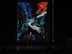 Senyum Lebar CEO Apple Rilis MacBook Air dan iPad Anyar