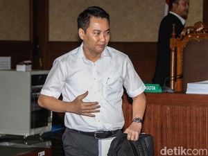 Terima Vonis 8 Tahun Penjara, Fayakhun Tak Ajukan Banding