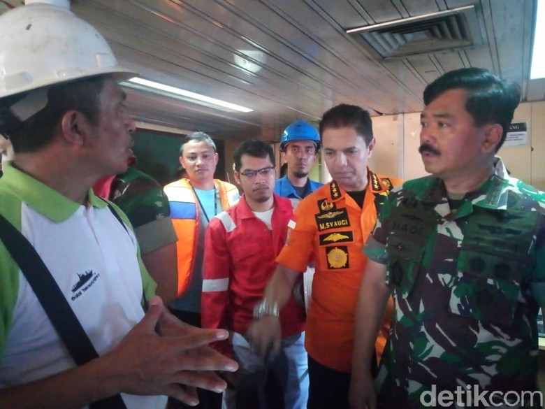 Black Box Terdeteksi, Panglima TNI-Kabasarnas Merapat ke Baruna Jaya Black Box Terdeteksi, Panglima TNI-Kabasarnas Merapat ke Baruna Jaya