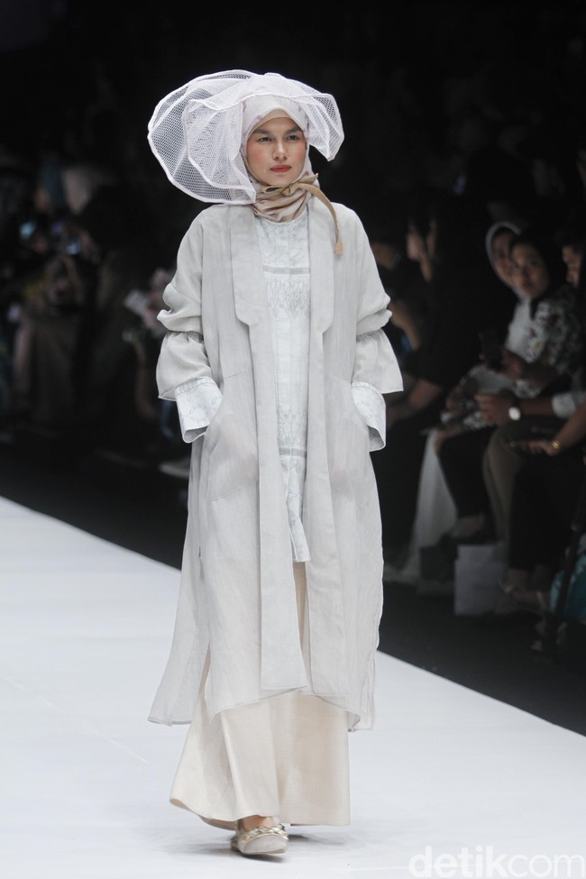 Namun, warna-warna pastel yang blooming sebaiknya ditinggalkan. Para desainer memilih warna feminin yang lebih dewasa seperti dusty pink, terracota, khaki, dan mint.  Foto: Mohammad Abduh/Wolipop