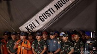 Meski badan pesawat belum ditemukan, sejumlah barang milik Lion Air sudah ditemukan.