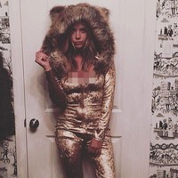 Ashley Benson memakai kostum singa dengan caption, Cecil the Lion di Instagram, yang kini telah dihapus. Cecil adalah nama singa berusia 13 tahun yang dibunuh oleh seorang dokter gigi Amerika, dan lalu membuat publik geram. Ashley kemudian meminta maaf lewat Instagramnya. Foto: Instagram