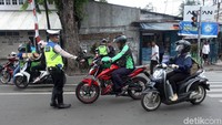 Berdasarkan data yang disampaikan Kabid Humas Polda Metro Jaya Kombes Argo Yuwono, Rabu (31/10/2018), jumlah penilangan di tahun 2018 turun sekitar 4 persen dibandingkan tahun sebelumnya.