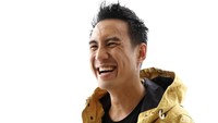 Daniel justru usil dan mengiyakan bahwa dirinya yang bermain di film tersebut.