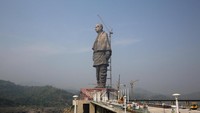 Patung dilapisi perunggu yang merupakan suatu penghormatan kepada pemimpin kemerdekaan Sardar Vallabhbhai Patel itu menghabiskan dana US$ 430 juta atau Rp 378 miliar.  (Foto: Dok. REUTERS/Amit Dave)