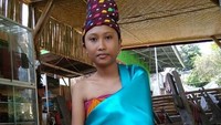 Hal itu memiliki nilai kearifan ketika memberikan sesuatu kepada orang lain dengan tangan kanan, maka dilarang sekali berharap sesuatu kembali terhadap apa yang telah diberikan kepada orang lain (dok Jajaq Bayan/Istimewa)