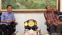 Petinju asal Kalimantan Barat ini akan tiba lebih awal di Inggris pada 2 November mendatang untuk beradaptasi dan menjalani sesi timbang berat badan jelang laga pertandingan.