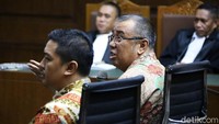 Bapak dan anak tersebut diyakini terbukti korupsi dengan menerima suap Rp 6,8 miliar dari kantong mantan Direktur Utama PT Sarana Bangun Nusantara (SBN) Hasmun.