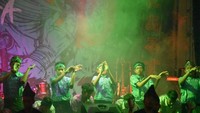Gue gak yakin ini yang merancang pembukaan adalah anak-anak cowok, tutur beberapa santri yang mengikuti kompetisi. (Foto: Dok. SMA PU Al Bayan)