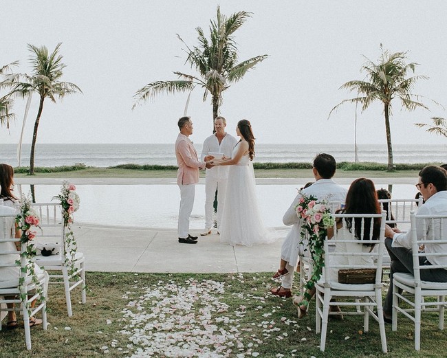 Tjin Lee, wanita kaya raya asal Singapura ini selalu merasa terhubung dengan Bali. Pendiri perusahaan marketing Mercury Marketing & Communications itu kembali menikah ulang di Bali setelah 10 tahun pernikahannya.  Foto: Instagram (@tjinlee)